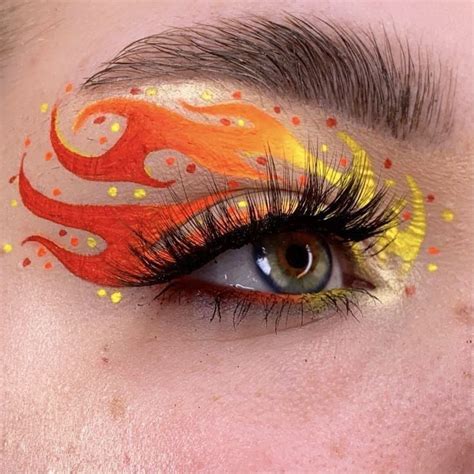 Pin by 遥 松本 on クイック保存 | Fire makeup, Graphic makeup, Eye makeup designs