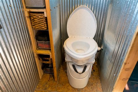 The Perfect Tiny House Composting Toilet. How to Use the Nature's Head ...