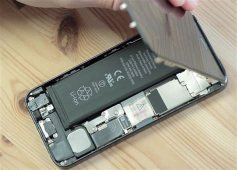 Replace iPhone 5 battery | Replace iPhone 5s battery - Tech Advisor