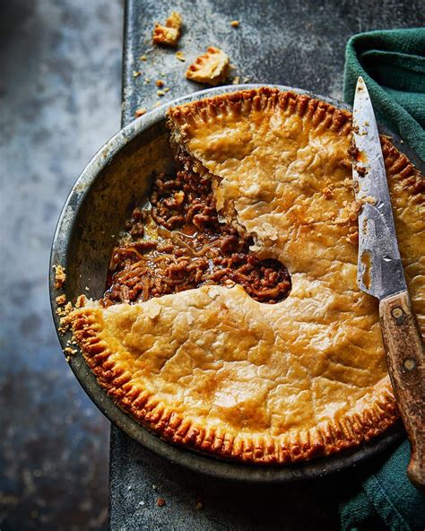 Minced beef and onion pie | Recipe | Onion pie, Mince recipes, Meat pie ...