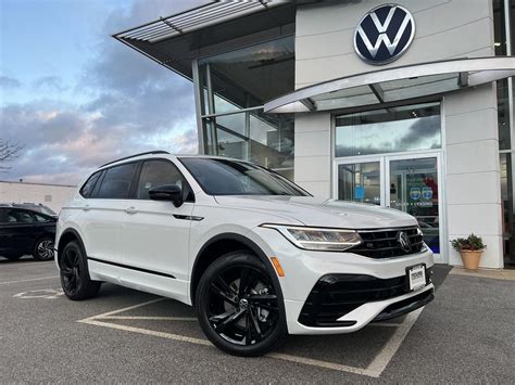 New 2023 Volkswagen TIGUAN SE R-LINE BLACK in Keene NH