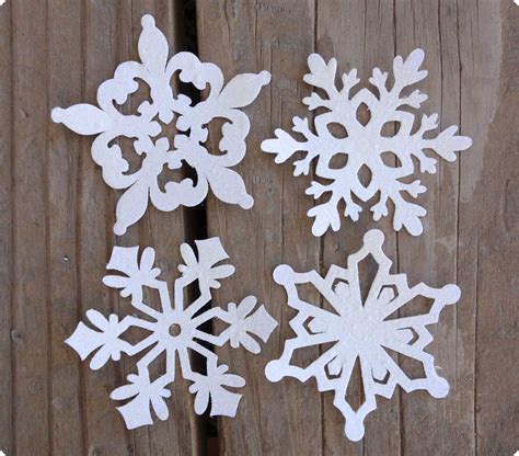 15 Awesome DIY Snowflake Crafts