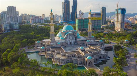 The Federal Territory Mosque, or Masjid Wilayah Persekutuan, Kuala ...