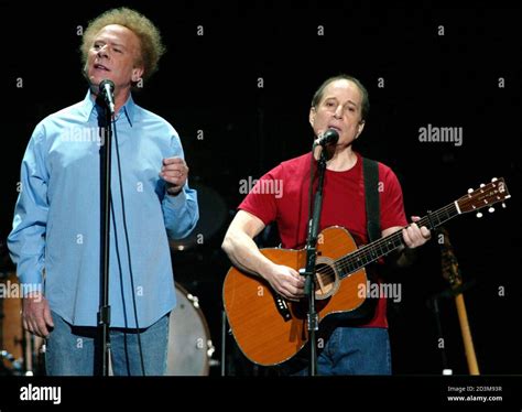 Simon and garfunkel concert hi-res stock photography and images - Alamy