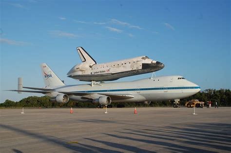 Shuttle Discovery, bound for museum duty, makes final flight ...