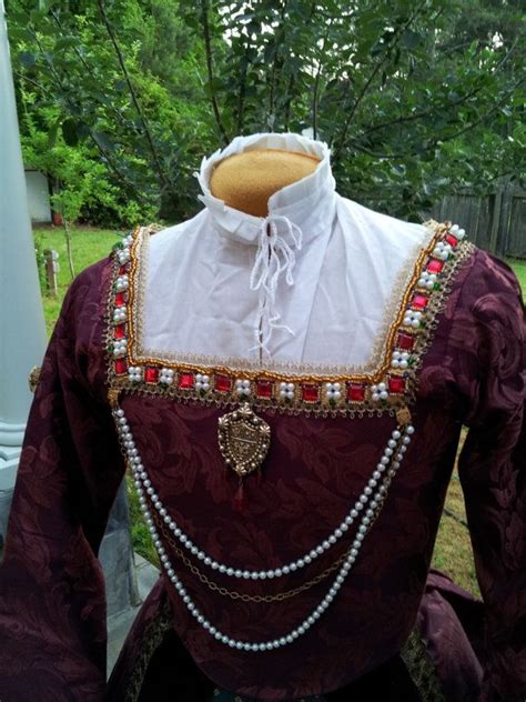 Catherine of Aragon Costume and gable hat | 16th century fashion ...