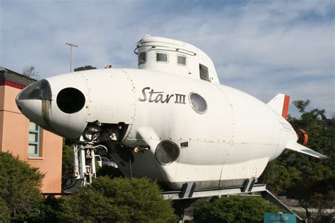 File:Submersible named Star III in front of Scripps Institution of ...