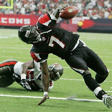 Mike Vick | Nfl football art, Atlanta falcons football, Falcons football