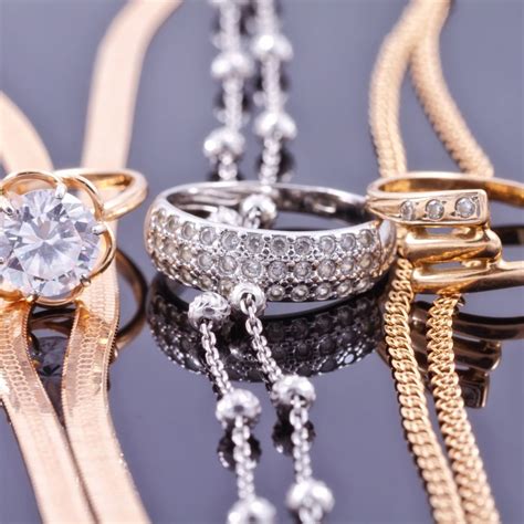 How To Mix Metals: Mixing Silver And Gold Jewelry | blingadvisor.com