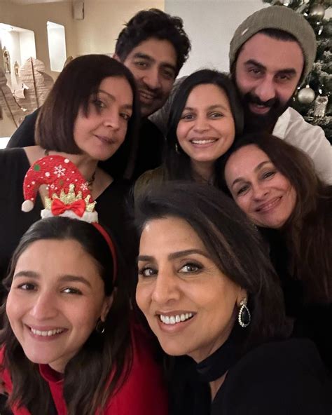 Alia Bhatt, Ranbir Kapoor Celebrate Christmas With Family (3) - K4 Fashion