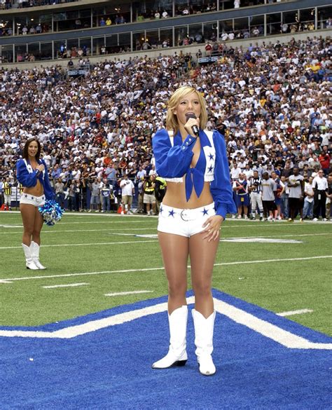 DCC Alumni Spotlight – Liz Porter Medrano – Dallas Cowboys Cheerleaders