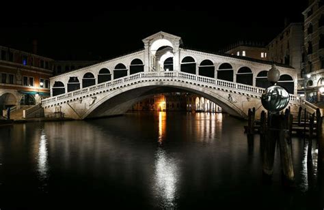 Rialto Bridge: A Guide To Know All About This Place In Italy