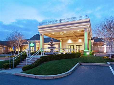 Hotel in Redding | Holiday Inn Redding Hotel