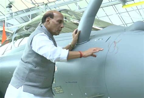 Rajnath Singh receives 1st Rafale fighter aircraft in France | India ...