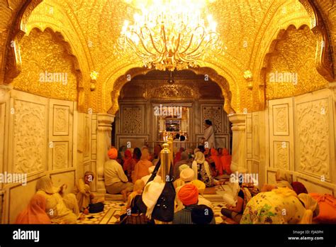 Amritsar interior the golden temple hi-res stock photography and images ...