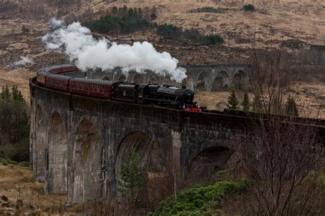 A Guide to Seeing The Jacobite Steam Train Cross Glenfinnan Viaduct ...