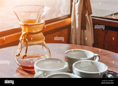 Terrace coffee shop hi-res stock photography and images - Alamy