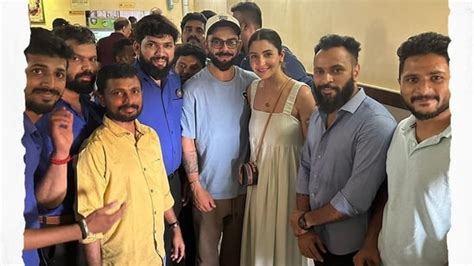 Anushka Sharma, Virat Kohli pose with staff of Bengaluru eatery in ...