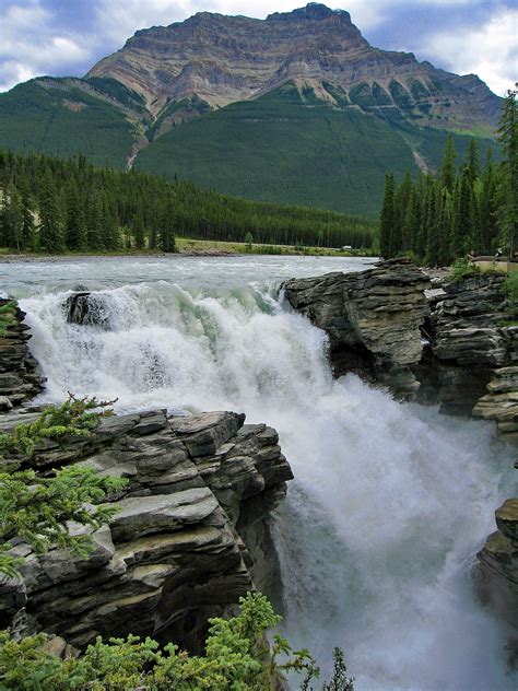 Athabasca Falls, Jasper National Park, Canada. - World Travel