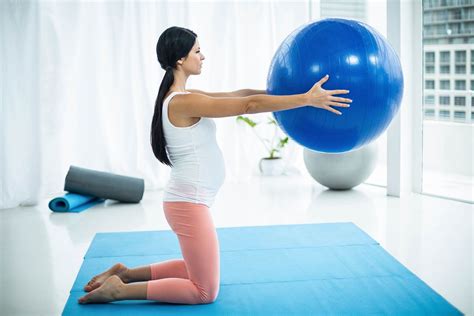 Exercise balls offer pregnant women a chance to strengthen their back ...