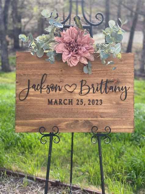 Rustic Wedding Signs: An Editor's Top Picks to Inspire You