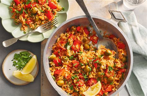 One-Pan Tomato Pilaf Recipe | Plant-Based Recipes | Tesco Real Food