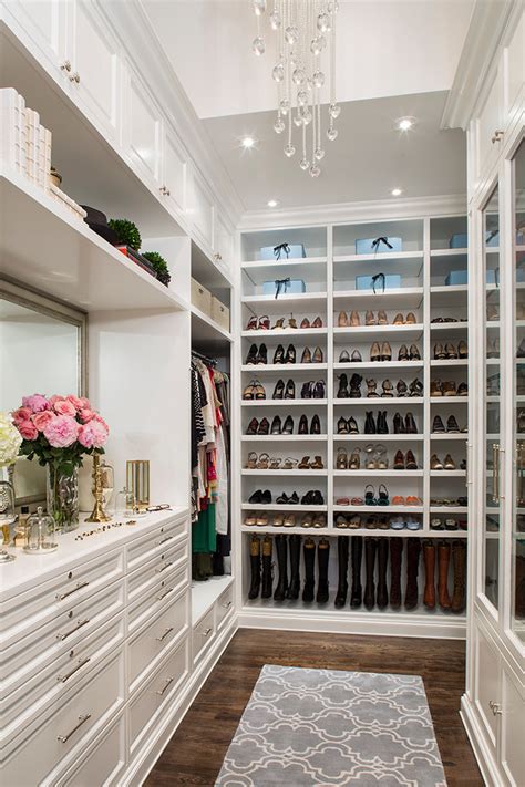 15 Elegant Luxury Walk-In Closet Ideas To Store Your Clothes In That ...