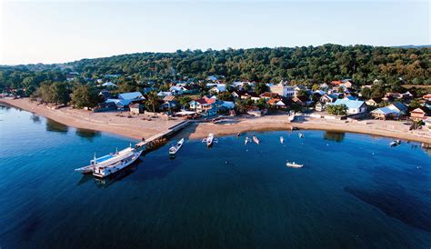 8 Liveaboards in Moyo Island, Indonesia - LiveAboard.com