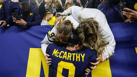 Michigan’s JJ McCarthy shares smooch with girlfriend after winning ...