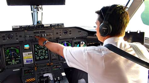 Bombardier Dash 8 Q400 Cockpit