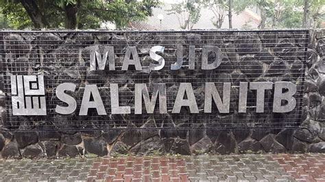 Waskita Adijarto: Plang Nama Masjid Salman ITB