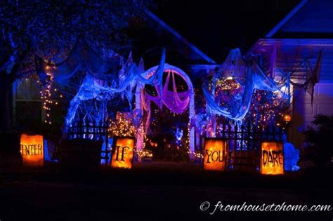 Halloween Outdoor Lighting Ideas: 21 Spooky Ways To Light Your Yard ...