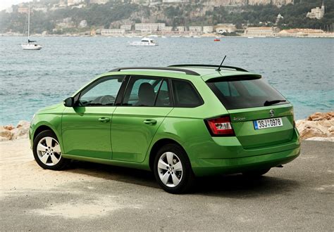 Skoda Fabia Estate Review (2021) | Parkers