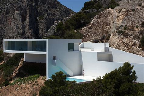 5 impressive cliff houses that push the boundaries of design | OPUMO ...