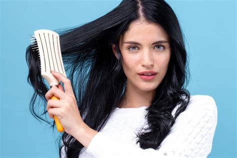 How to Comb Your Hair Without Breakage - Tony Shamas Hair Salon & Laser