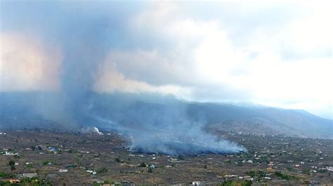 How many active volcanoes are there in the Canary Islands? - AS USA