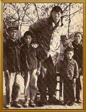 1982: Zeng Jinlian – The Tallest Woman in Recorded History | History.info