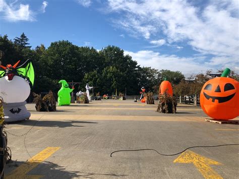 Halloween Drive Through Opens At Stews Leonard's In Norwalk | Norwalk ...