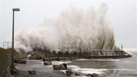 Storm surge damage surveys start in Highlands - BBC News