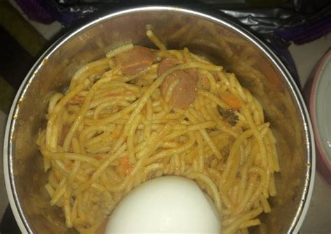 Jollof Spaghetti boiled egg and sausage Recipe by Mabel Ugwu (DD ...