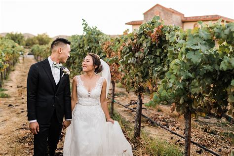 How to Find a Vineyard Wedding Venue Near You - Zola Expert Wedding Advice