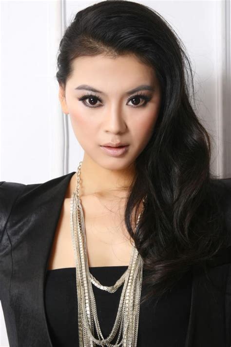 Cận cảnh nhan sắc tân Miss World 2012 - Vu Văn Hà