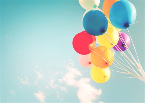 Helium vs Hot Air Balloons: What's the Difference?