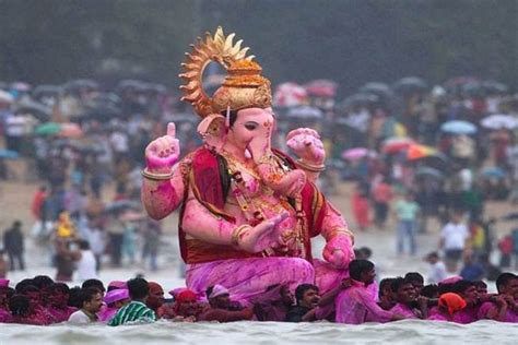 Mumbai Ganesh Visarjan 2022 LIVE Devotees Turn Up For Immersion of ...