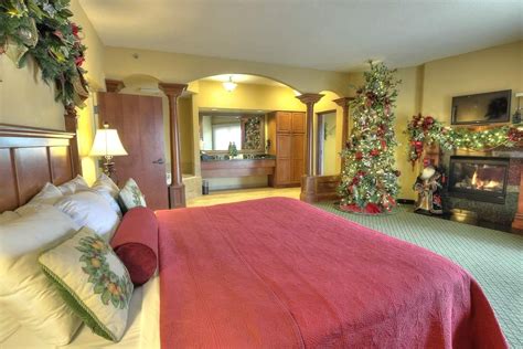 Two Room Suite | The Inn at Christmas Place - Pigeon Forge, TN