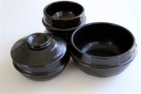 Korean cooking kitchenware: Earthenware bowl - Maangchi.com