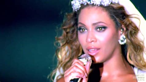 Beyonce performs "Ave Maria" I Am World Tour (HD 720p) - YouTube