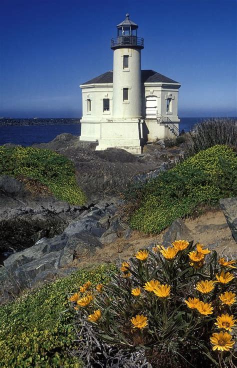 Bandon Lighthouse - OR | Beautiful lighthouse, Lighthouse photos ...