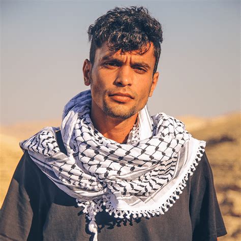 What does the Palestinian keffiyeh symbolize? | Hirbawi Kufiya