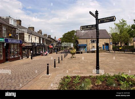 Barnoldswick town square on a Sunday afternoon Stock Photo - Alamy